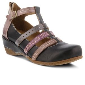 L’Artiste Yulianna T-Strap Leather Shoes